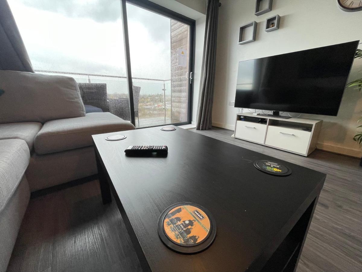 Balcony Marina Apartment With City Skyline Views - Free Secure Parking Manchester Exterior foto