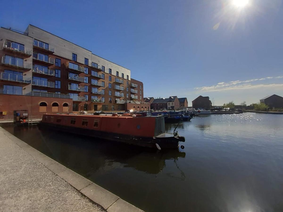 Balcony Marina Apartment With City Skyline Views - Free Secure Parking Manchester Exterior foto